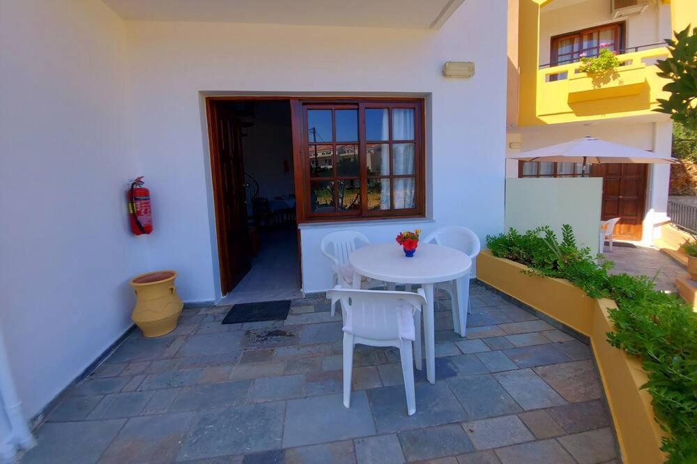 Menelaos Apartments Daratsos Extérieur photo