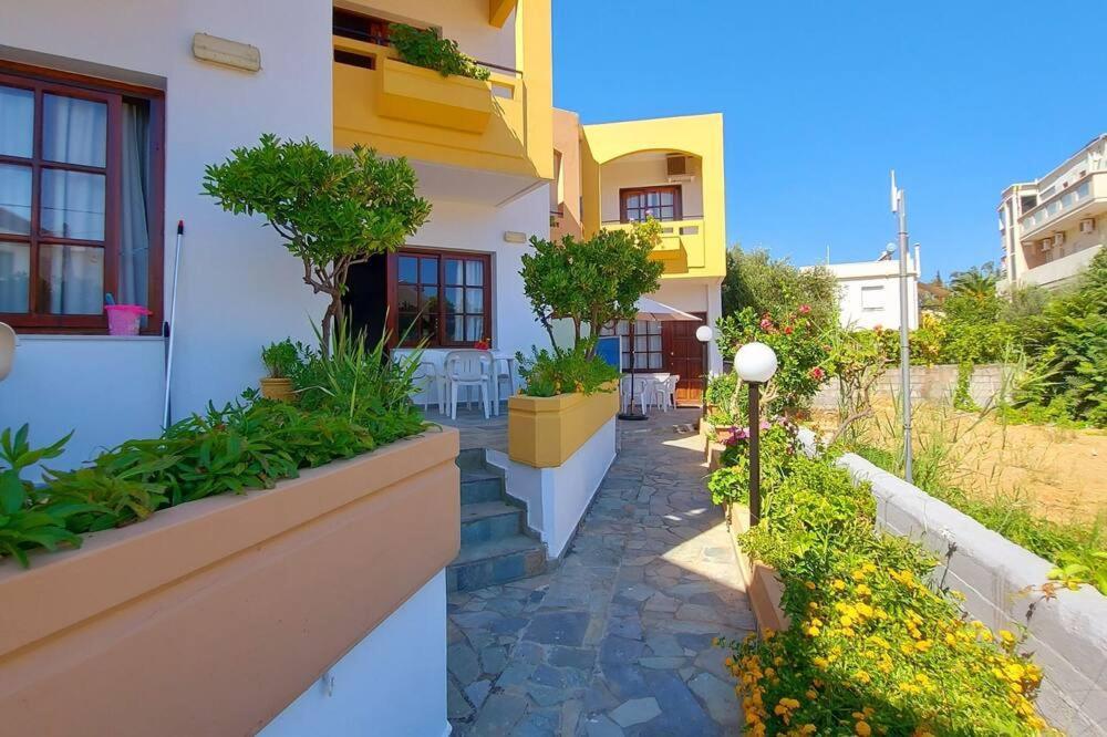 Menelaos Apartments Daratsos Extérieur photo