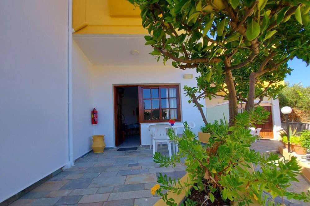 Menelaos Apartments Daratsos Extérieur photo