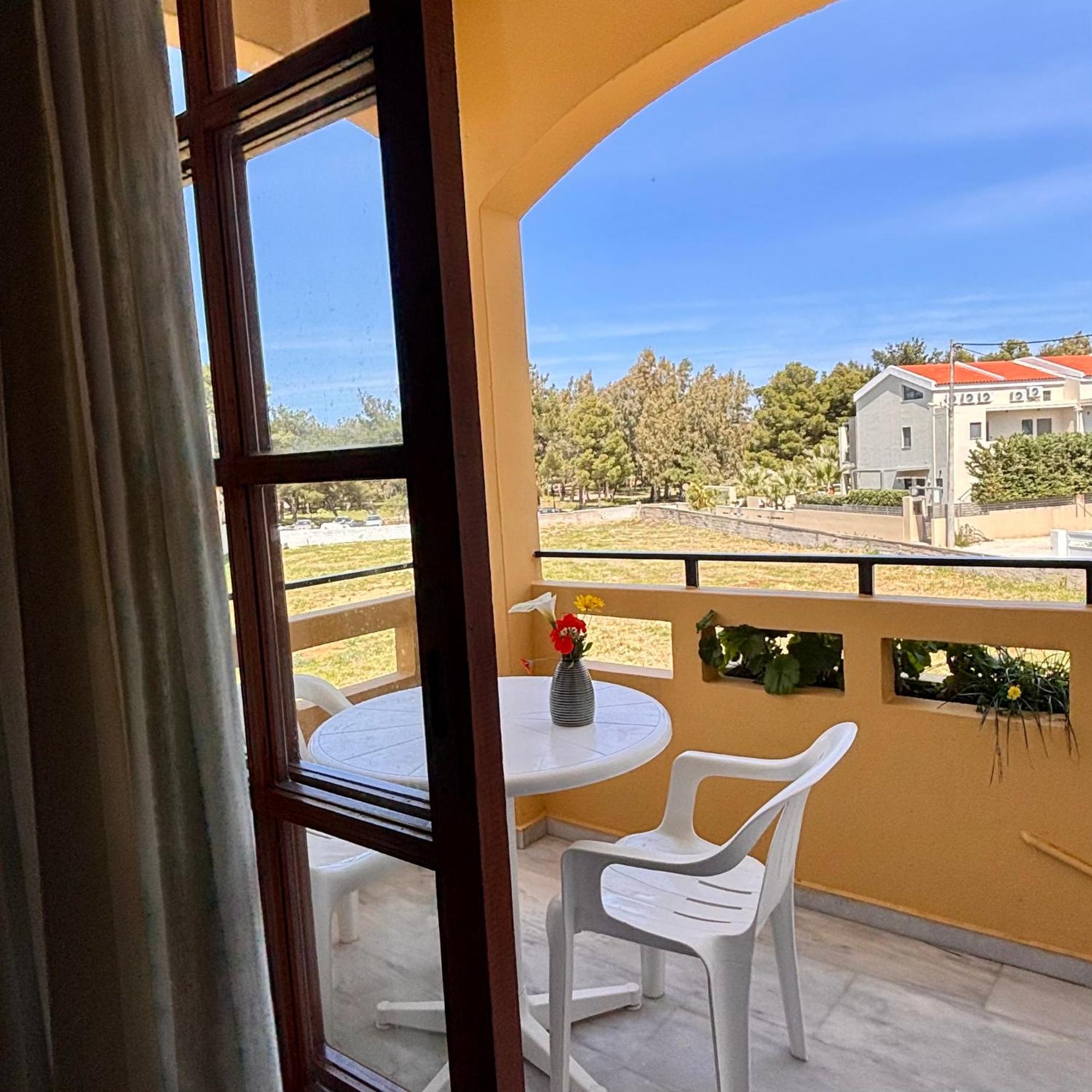 Menelaos Apartments Daratsos Extérieur photo